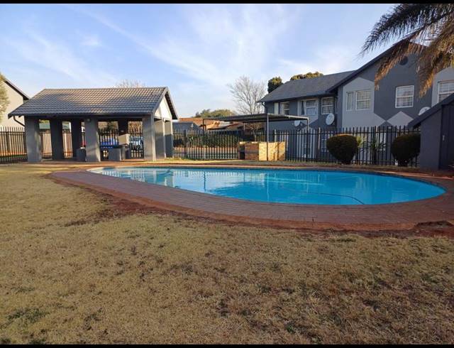 2 BEDROOM TOWNHOUSE FOR SALE IN RIDGEWAY